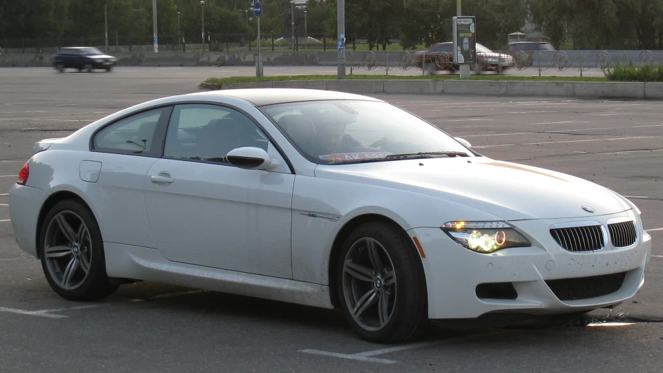 BMW M6 4