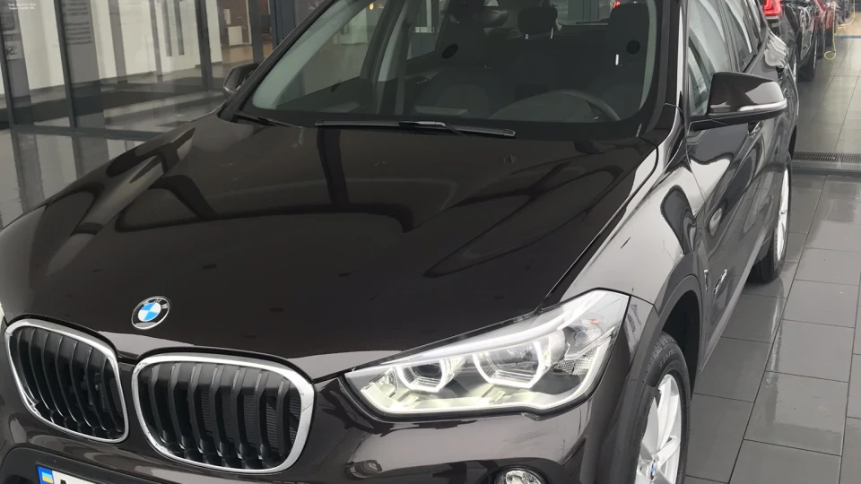 BMW X1 xDrive Sparking brown