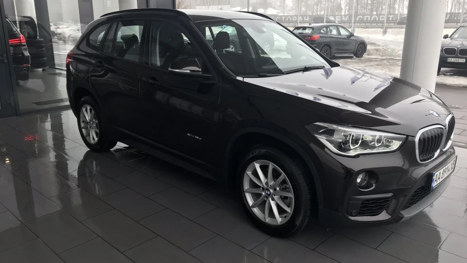 BMW X1 xDrive Sparking brown 3