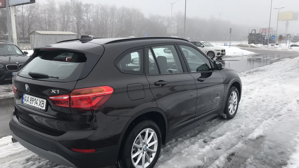 BMW X1 xDrive Sparking brown 4