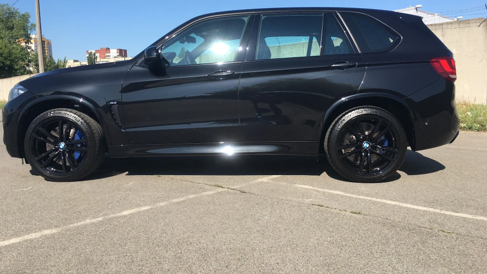 BMW X5 M Чорний 4