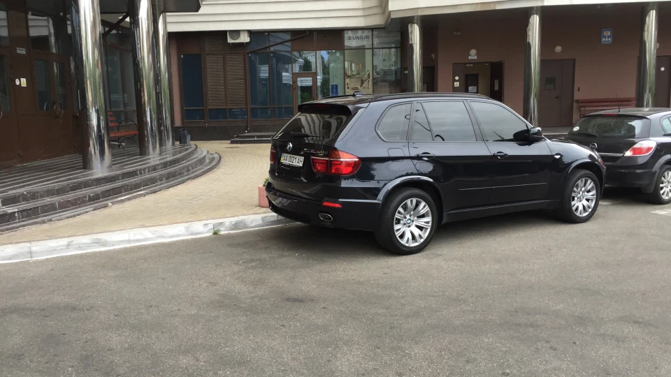 BMW X5 M Темно синій