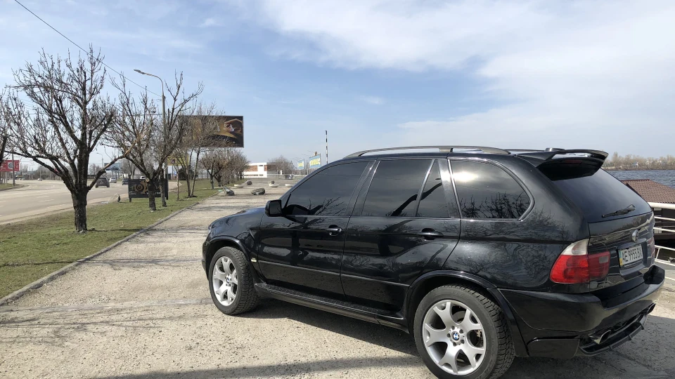 BMW X5 4.6is 3