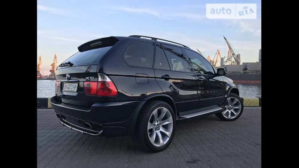 BMW X5 4.8 is