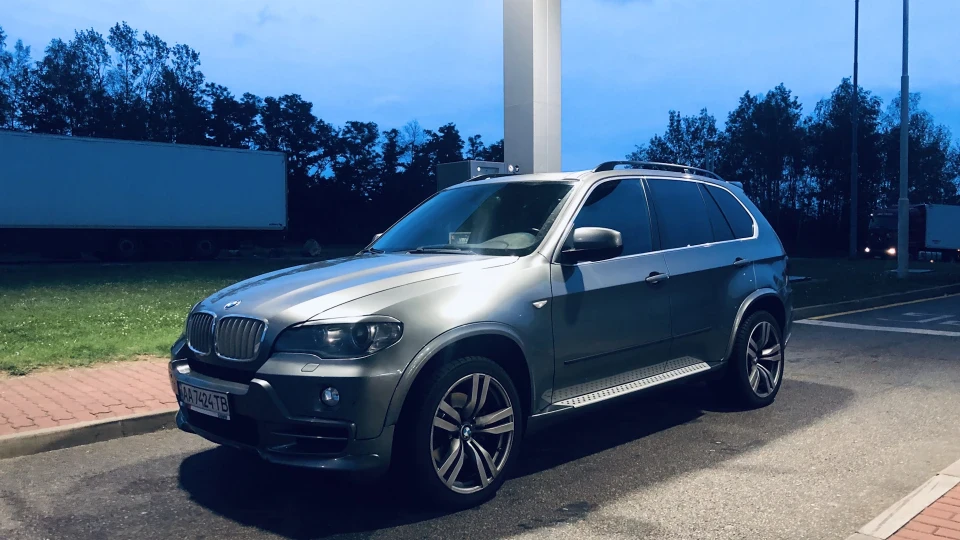 BMW X5 4.8 5