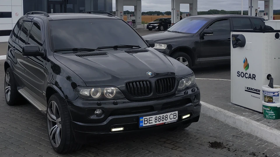 BMW X5 4.8is black on black🔞