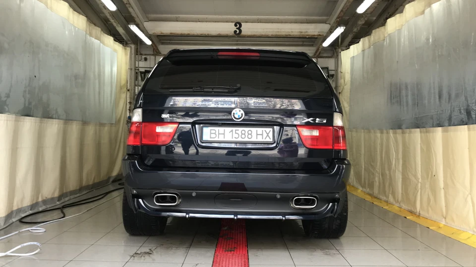 BMW X5 4.8is V8 5