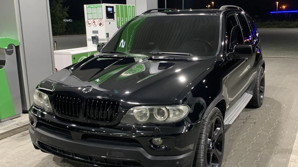 BMW X5 4.8is 3