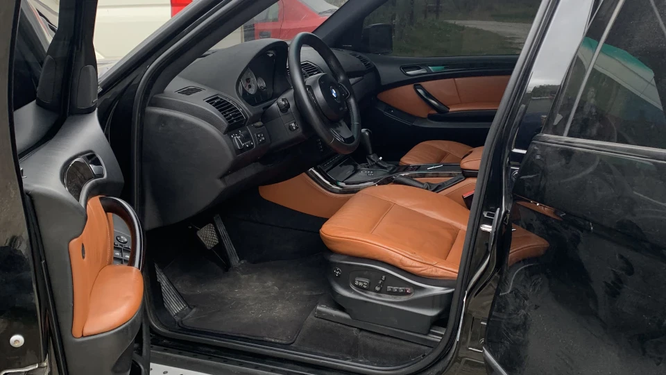 BMW X5 4.8is 5