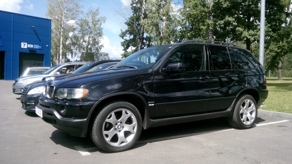 BMW X5 Чорний металік 4.8 бензи 2