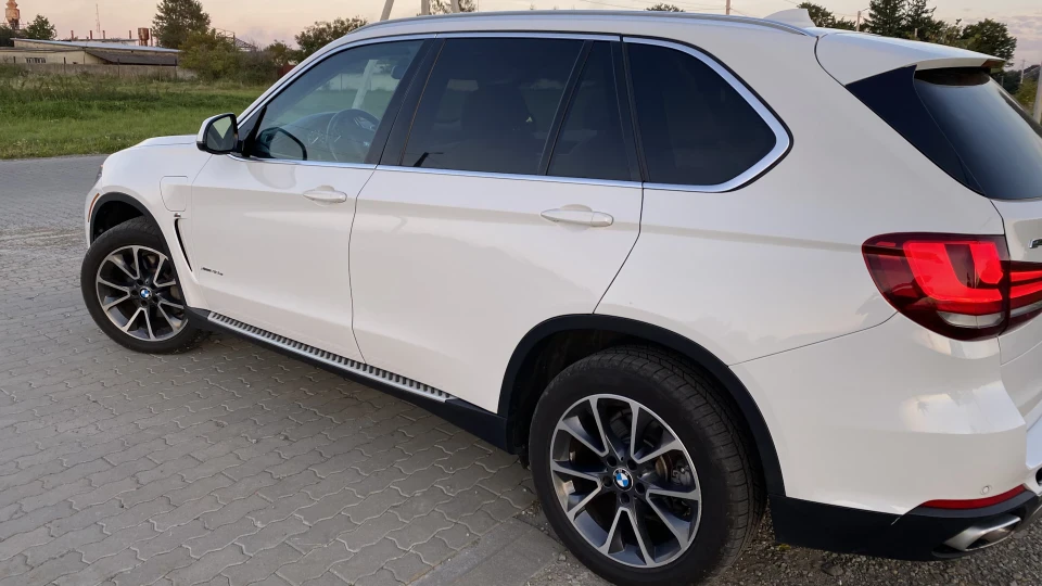 BMW X5 електричка;) 5