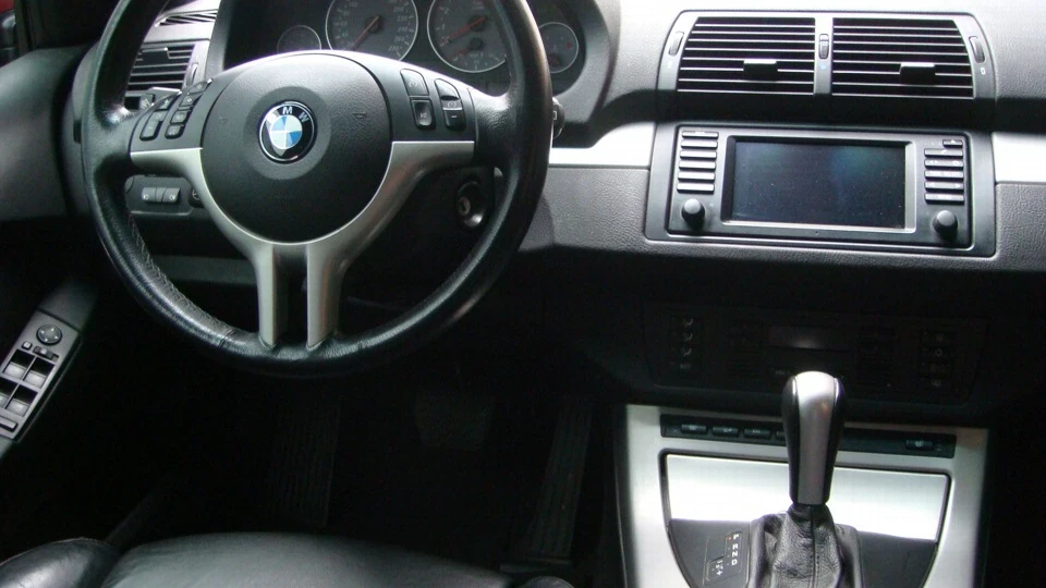 BMW X5 літак, що низько летить 2