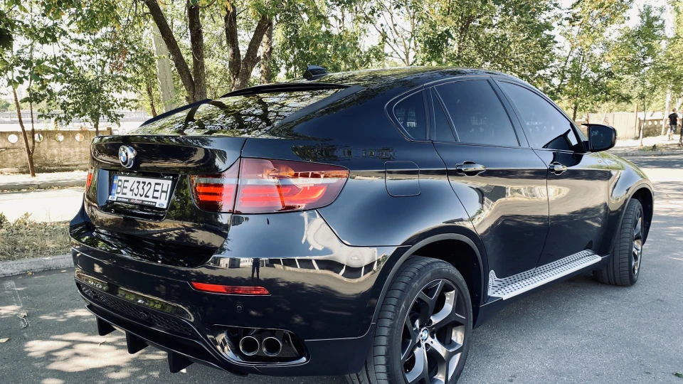 BMW X6 Schwarze Rolle 2