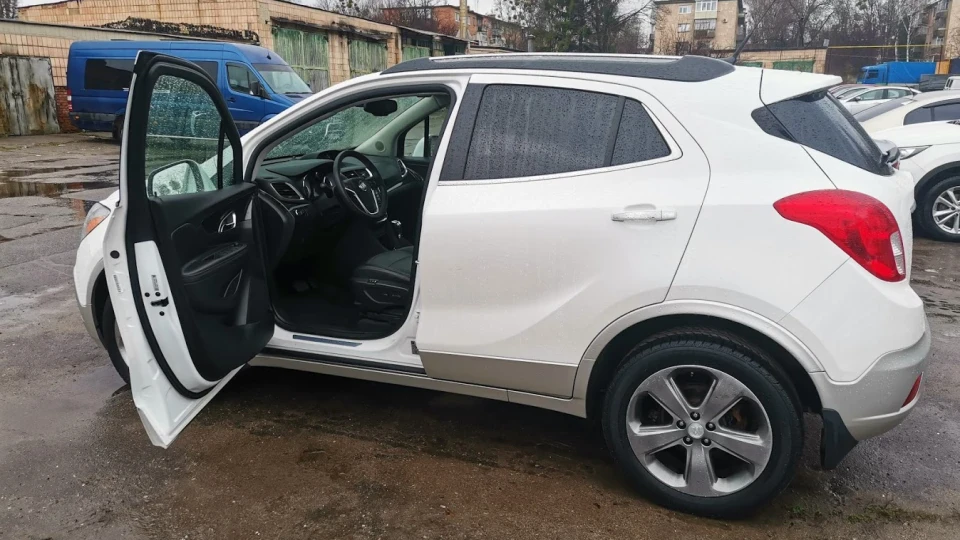 Buick Encore 1.4турбо. Білий металік