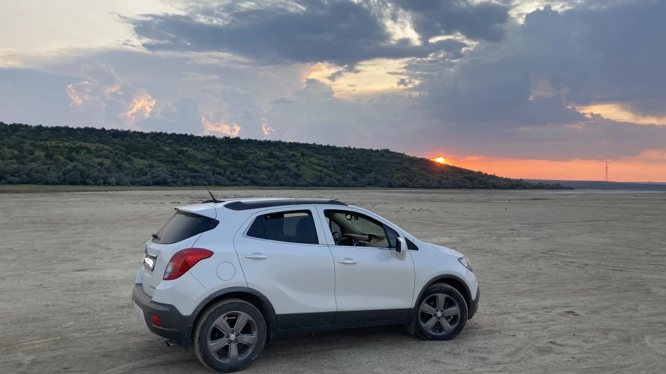 Buick Encore Біленька