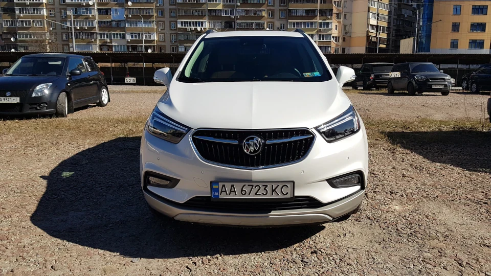 Buick Encore Premium White 2