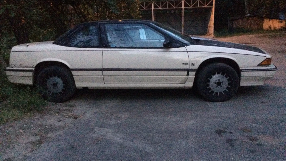 Buick Regal Custom 2