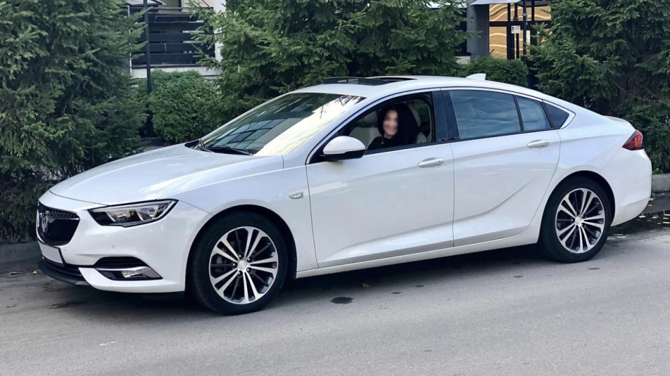 Buick Regal Essence 2