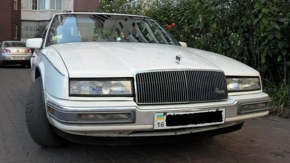 Buick Riviera 1988 Silver Anniversary 2