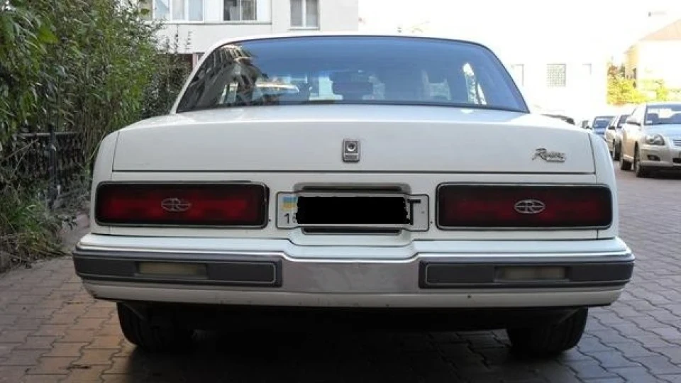 Buick Riviera 1988 Silver Anniversary 3
