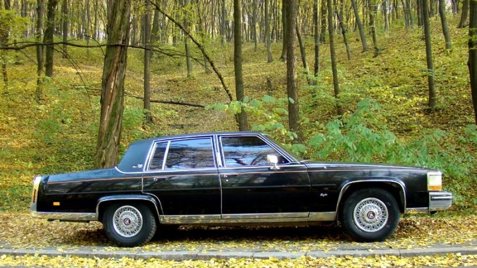 Cadillac Brougham d'Elegance 3