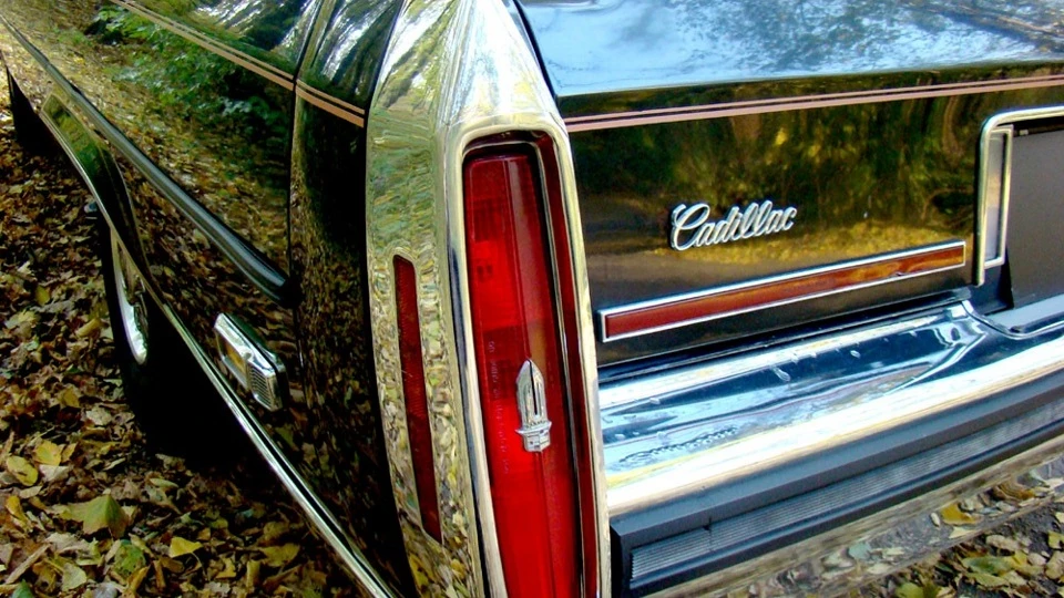 Cadillac Brougham d'Elegance 5