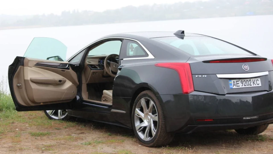 Cadillac ELR 3