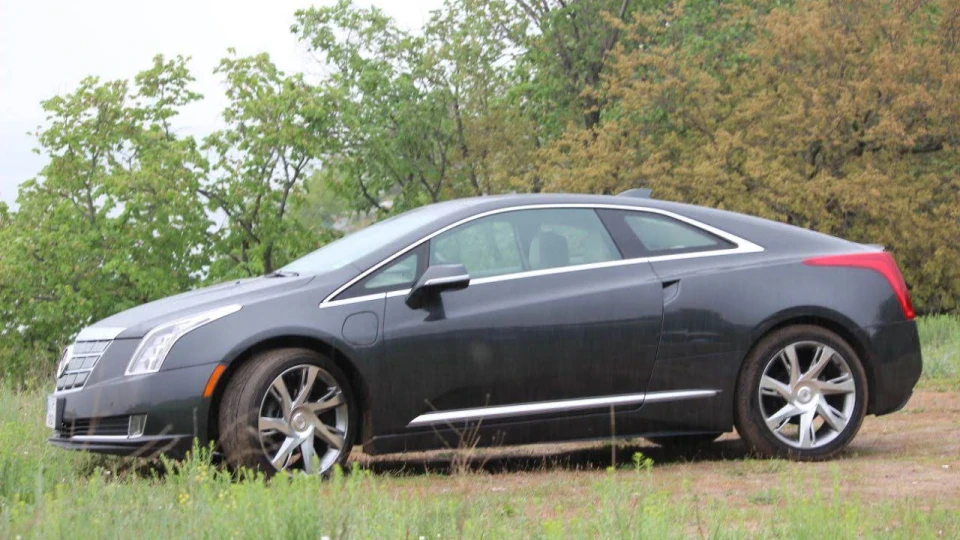 Cadillac ELR 4