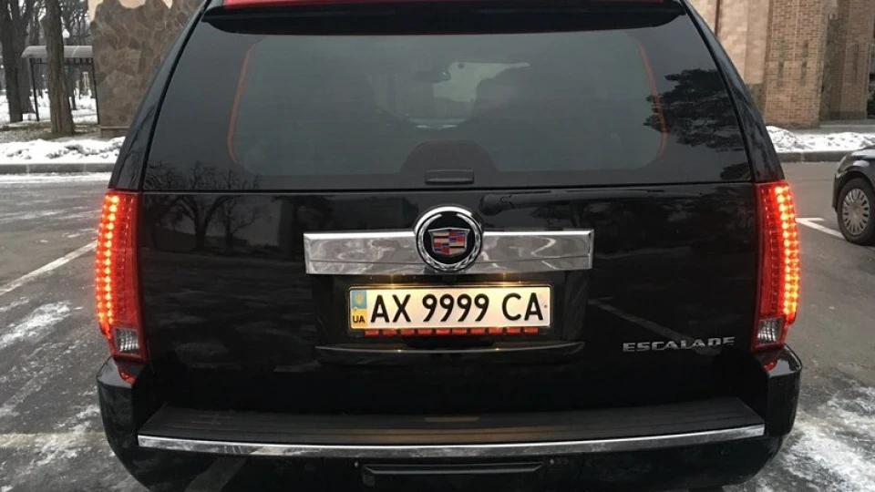 Cadillac Escalade 4