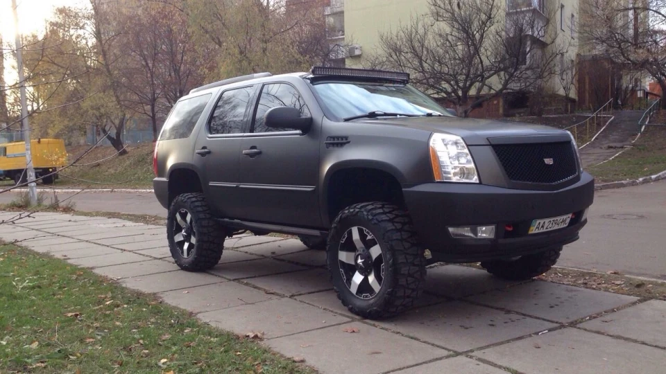 Cadillac Escalade 4