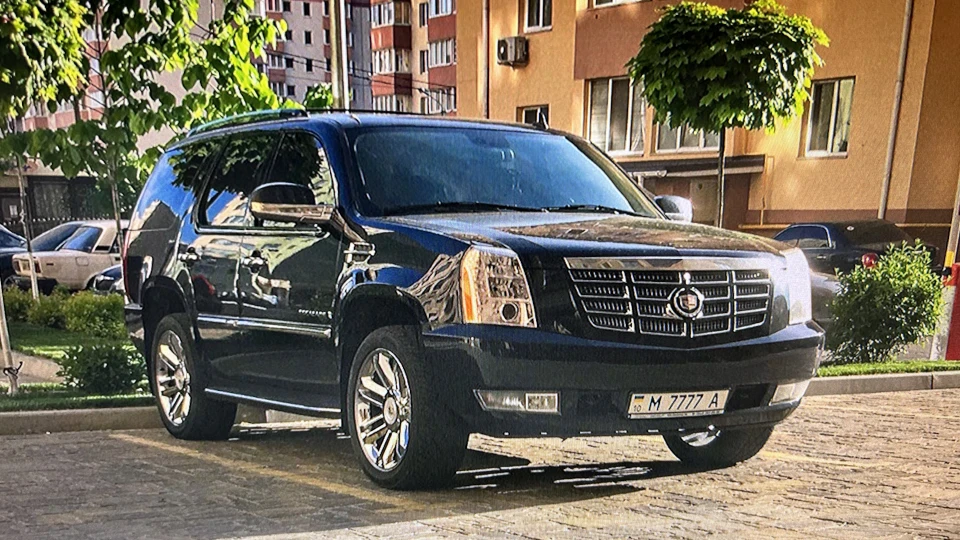 Cadillac Escalade 2