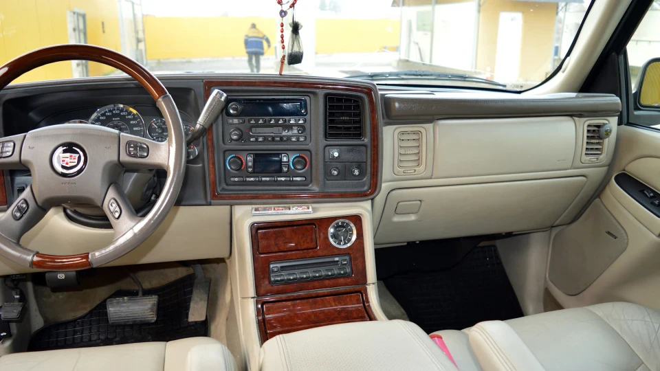 Cadillac Escalade 5