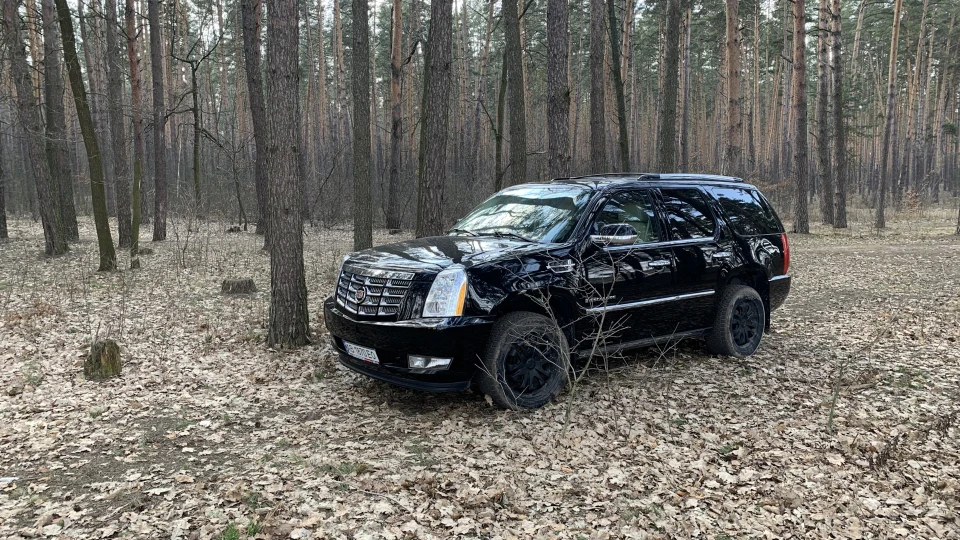 Cadillac Escalade Black submarine