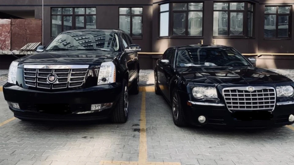 Cadillac Escalade Black submarine 2