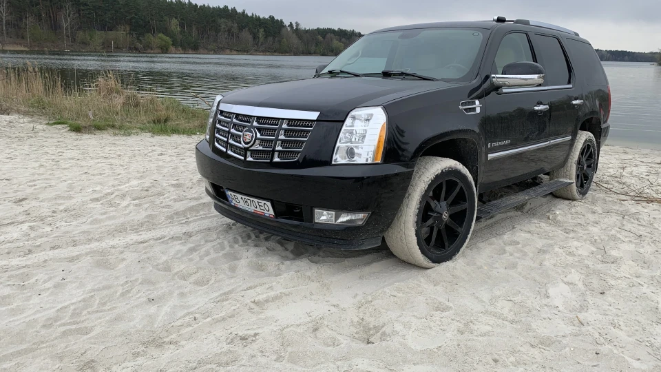 Cadillac Escalade Black submarine 3
