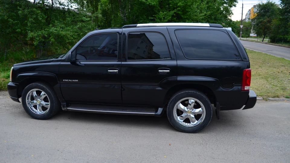 Cadillac Escalade Black 2
