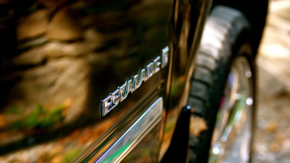 Cadillac Escalade Слоник