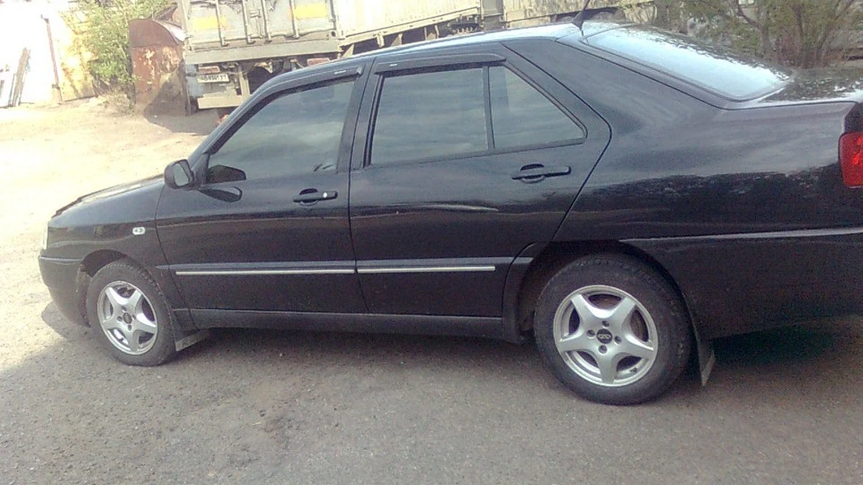 Chery Amulet Чорний металік 2