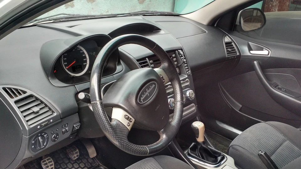 Chery M11 Біла pininfarina 4