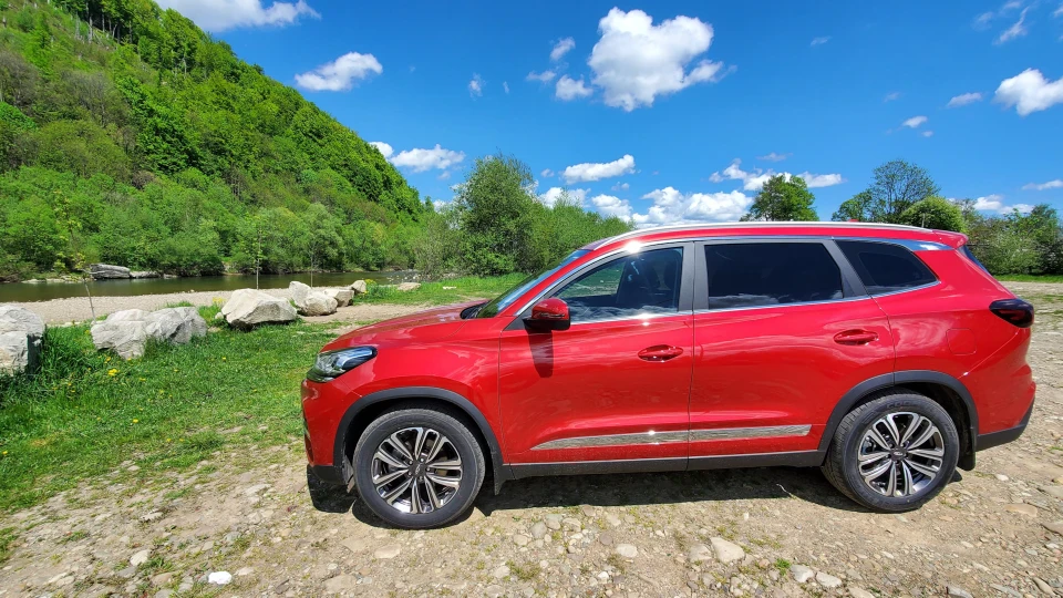 Chery Tiggo 8 червона красуня