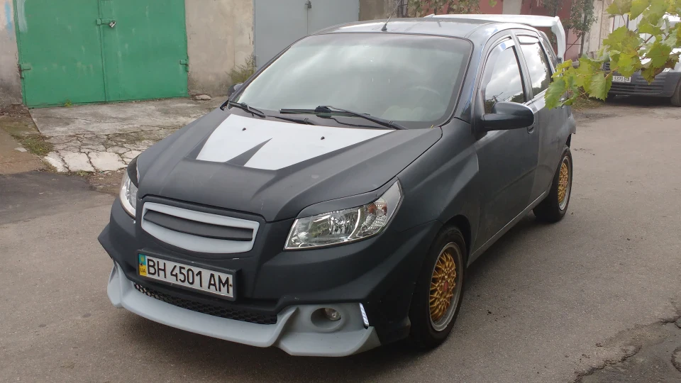 Chevrolet Aveo 5-door bad guy 2