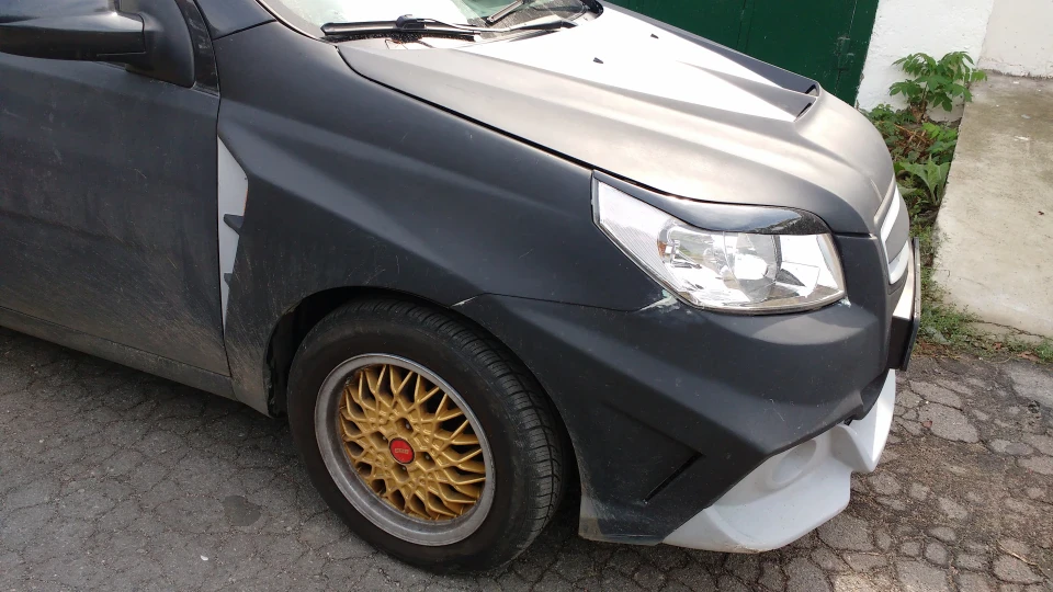 Chevrolet Aveo 5-door bad guy 3