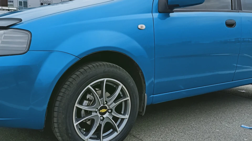 Chevrolet Aveo 5-door Берюзовий металік 4