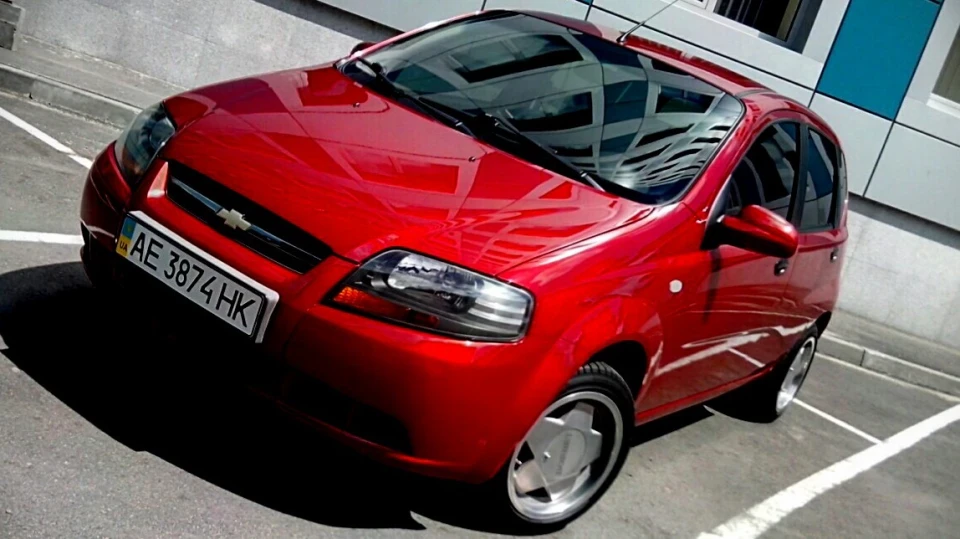 Chevrolet Aveo 5-door "bloody ruby" 3