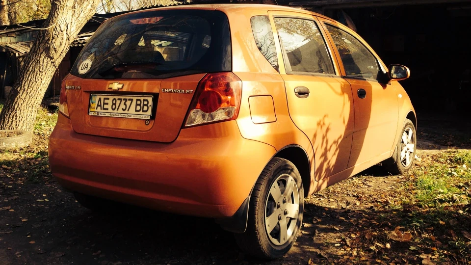 Chevrolet Aveo 5-door car 2