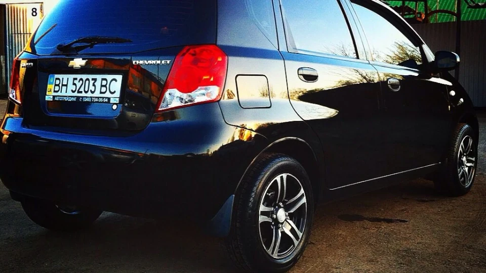Chevrolet Aveo 5-door чорний перламутр 2