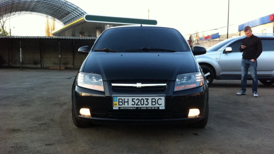 Chevrolet Aveo 5-door чорний перламутр 3