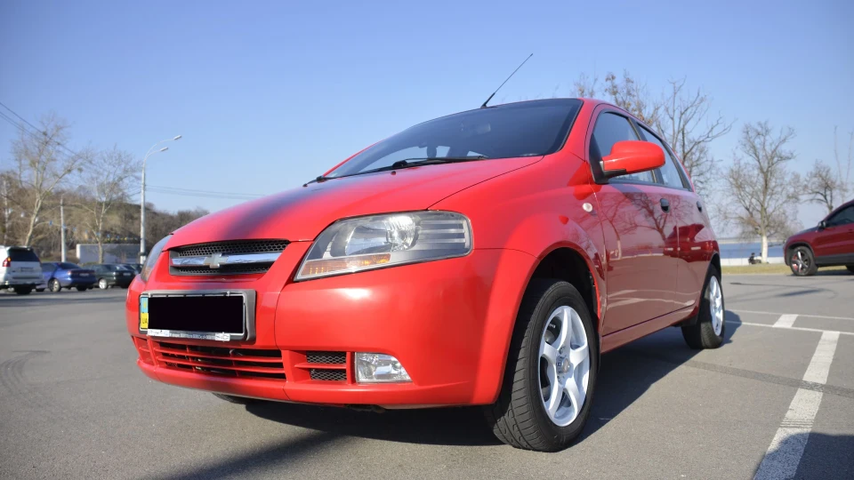 Chevrolet Aveo 5-door Hatchback 3