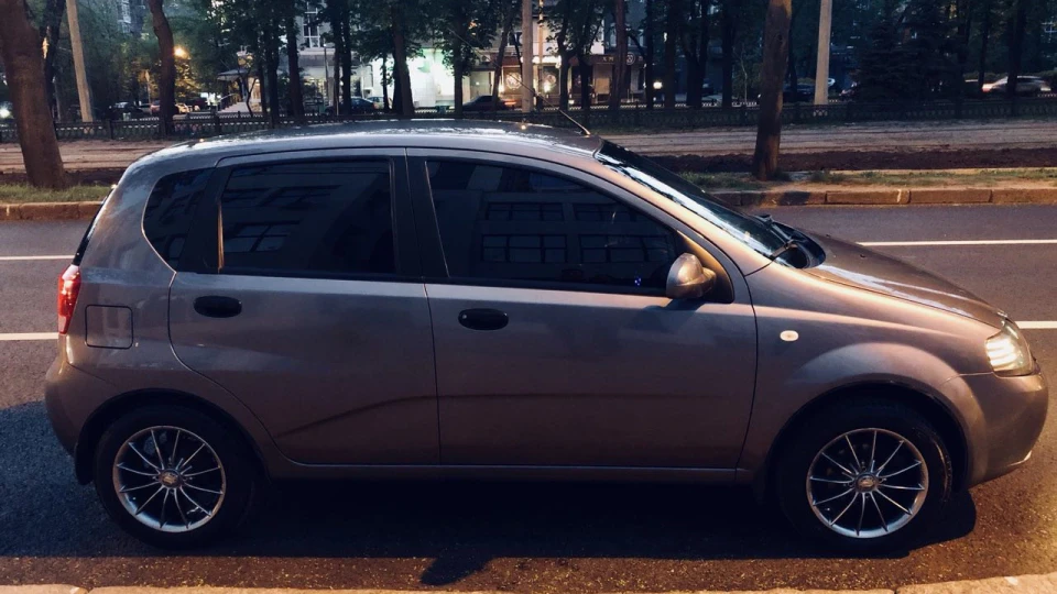 Chevrolet Aveo 5-door LS 2