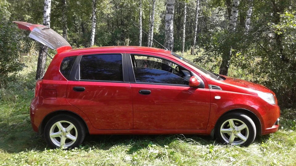 Chevrolet Aveo 5-door Вогняно-червоний колір 4